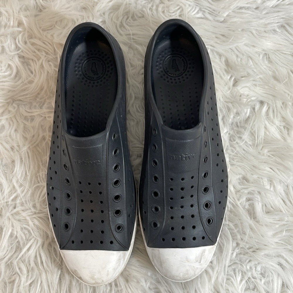 NATIVE Men’s Jefferson Slip On Lightweight Shoes Black & White Size 11